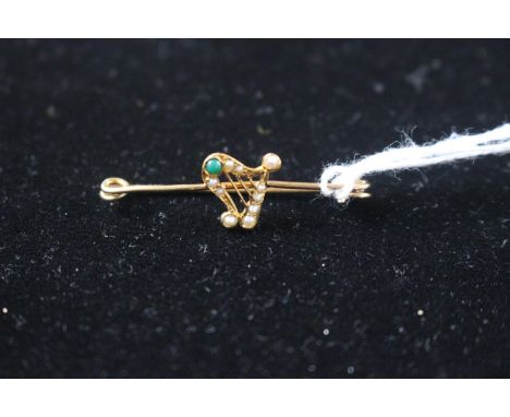 Good quality Irish 9ct Harp design bar brooch set with emerald and white stones 1.2g total weight 