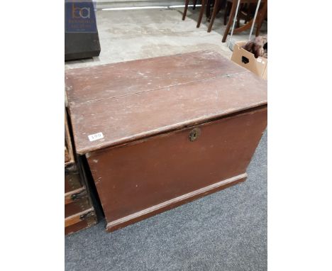 ANTIQUE WOODEN TRUNK 
