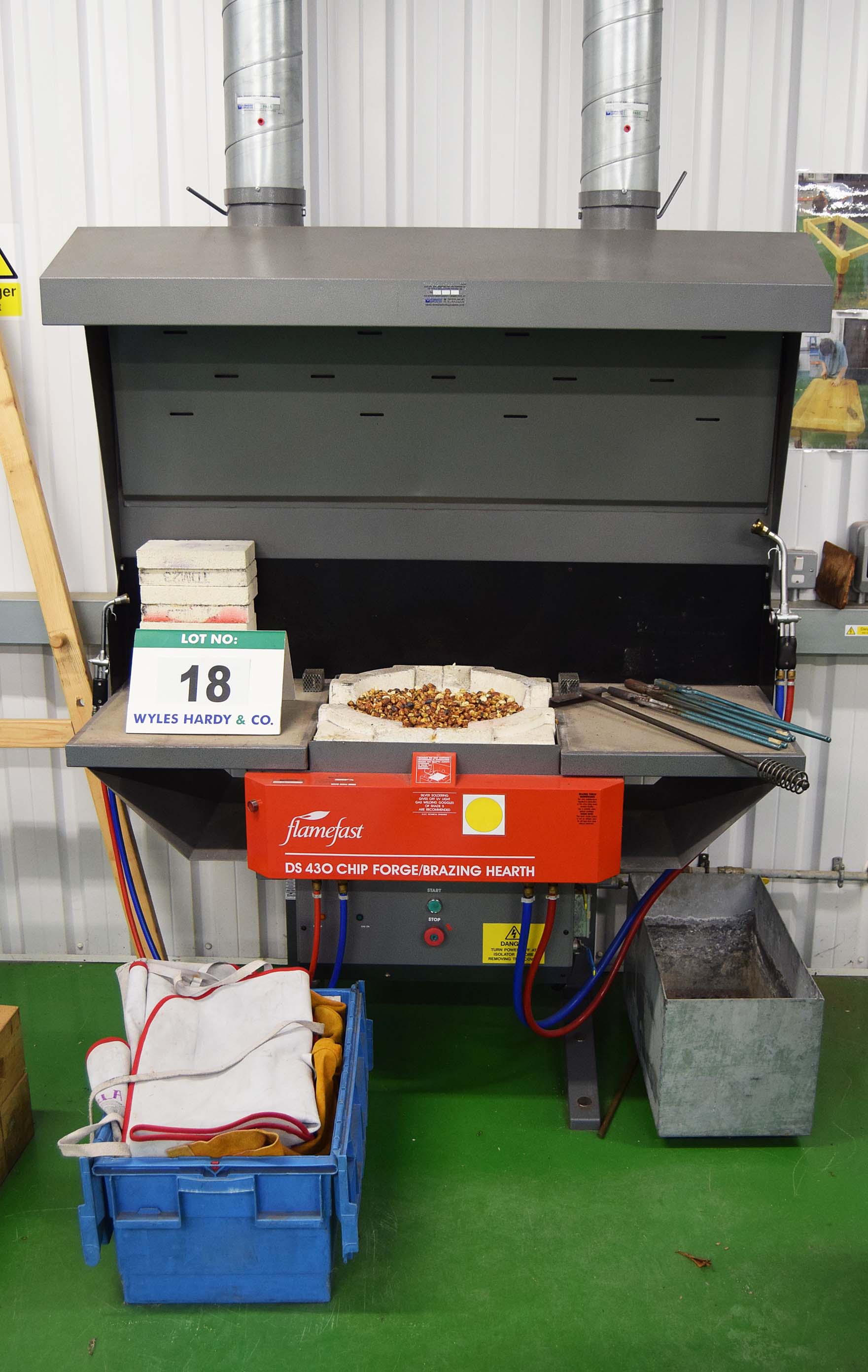 A FLAMEFAST DS430 Gas Fired Chip Hearth with Twin Brazing