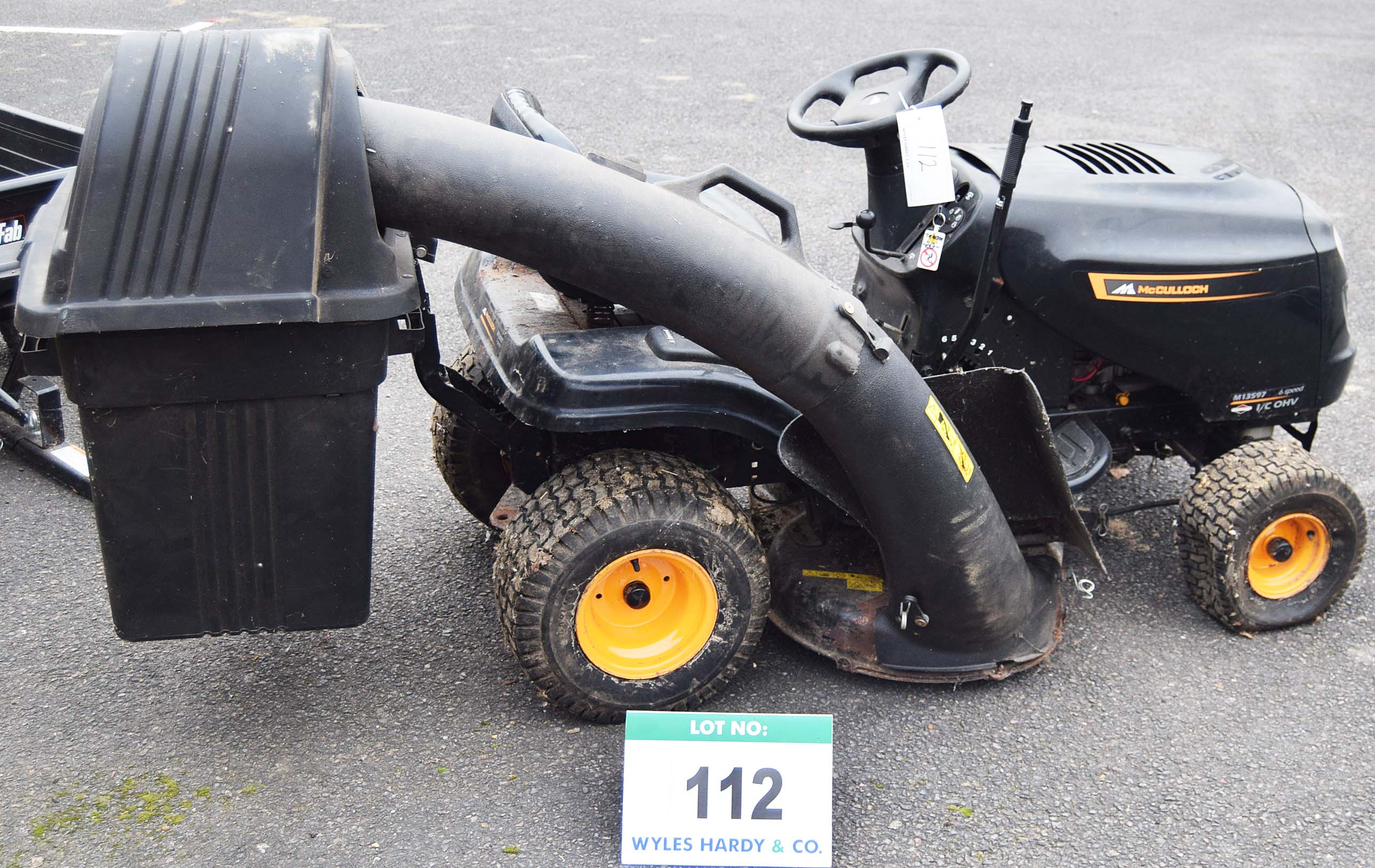 A McCULLOCH M13597 6Speed Lawn Tractor complete with Grass Collection