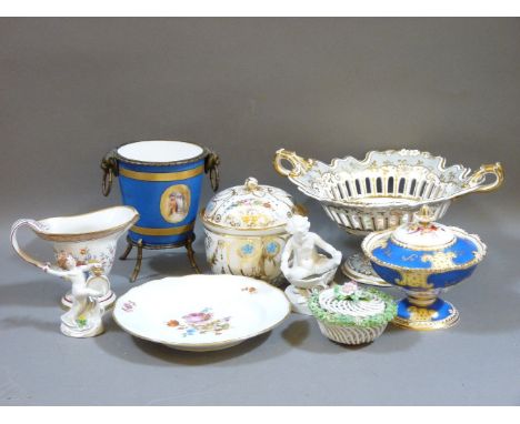 19th century and later English and European porcelain, to include a Meissen dinner plate with floral sprays, figures, sucrier