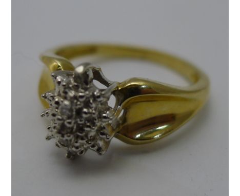 A 10 K gold and diamond cluster ring