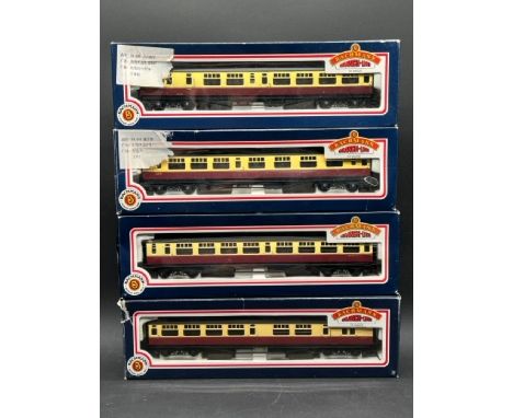 4 OO gauge Bachmann boxed Crimson/Cream coaches 'Ready-to-Roll'(800g)Bachmann Branchline 34-502 Bulleid 63ft corridor/open br