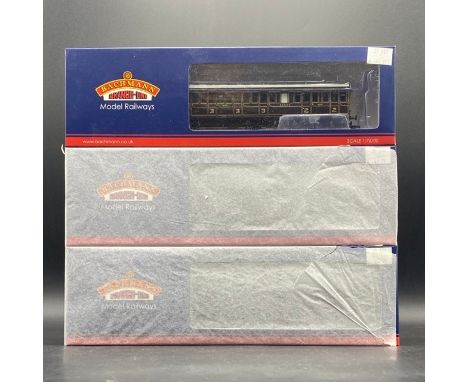 Three OO gauge Bachmann South Eastern and Chatham Railway coaches, 'As New'(700g)Bachmann Branchline 39-600 60' SECR Birdcage
