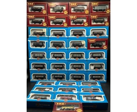 38 Boxed OO gauge Airfix Great Model Railways Wagons ' Ready-to-Roll'(2800g)Mostly Private Owner wagons to include Broadoak (