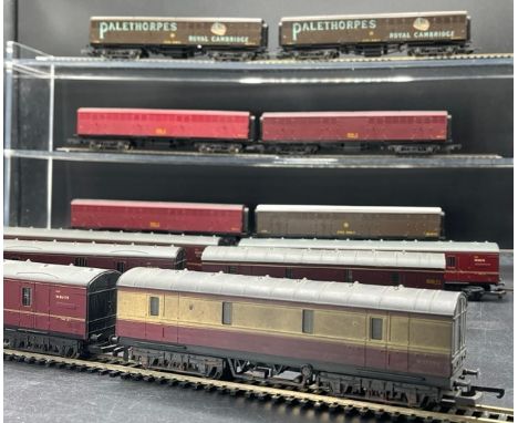 12 OO gauge Rolling stock 'Ready-to-Roll'(2300g)Lima L305352W Bogie Parcel Van 'Siphon G' in brown with 'Palethorpes Sausages