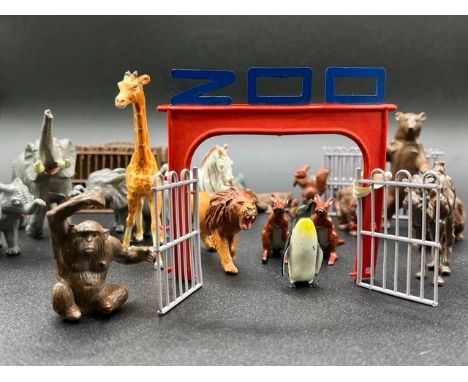 18 Zoo plastic animals with Zoo entrance and grey/brown plastic fencing(600g)All animals unmarked except two Britains Brown b