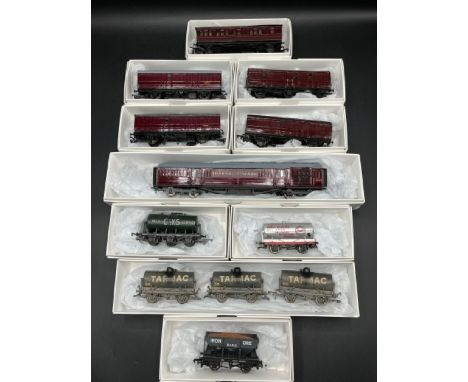 12 OO gauge Rolling stock, including kit-built Royal Mail train of five vans/coaches in gloss maroon livery(1600g)Six kit-bui