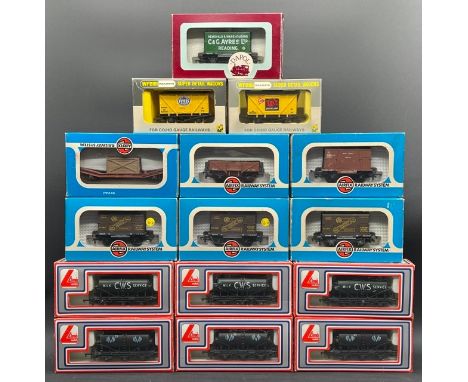 15 OO gauge Boxed rolling stock from Wrenn, Lima, Airfix and Dapol (1400g) Wrenn W5004 12T Ventilated Van DE545543 - 'Dunlop'