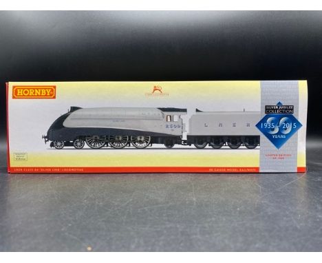 Hornby R3306 Class A4 4-6-2 2509 "Silver Link" in LNER Silver - The Silver Jubilees Collection(650g)Boxed and appears to be u