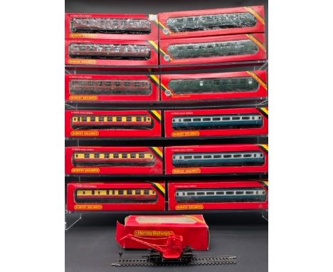 13 Hornby Margate Boxed OO gauge Rolling stock(2250g)Includes:-Hornby R933 Mk1 CK corridor composite in SR green (2)Hornby R9