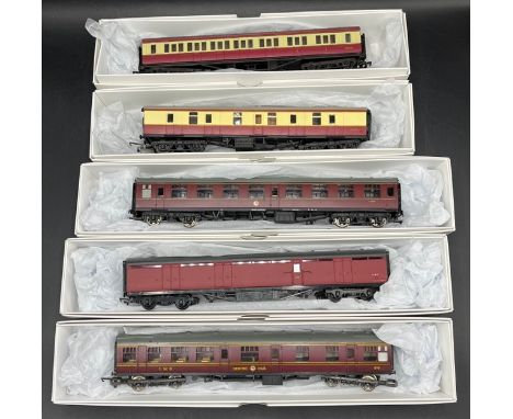 Five OO gauge coaches 'Ready-to-Roll'800gBachmann Branchline 34-300 57ft. Ex-LMS Panelled 1st & 3rd Class Composite Coach M36