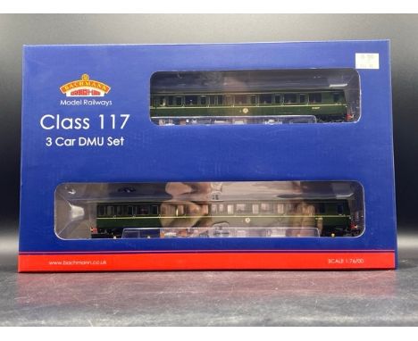 Bachmann Branchline 35-500 Class 117 3 car suburban DMU in BR green with speed whiskers(1450g)Boxed and appears to be undistu