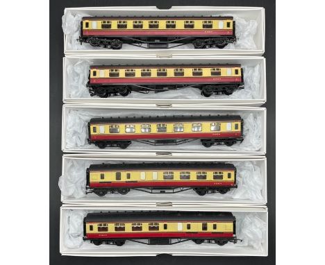 Rake of five Airfix GMR (Great Model Railways) coaches in BR crimson & cream(1200g)Airfix GMR (Great Model Railways) 54203 60