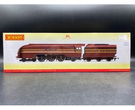 Hornby R3339 Class 8P 4-6-2 Streamlined Coronation 6229 'Duchess of Hamilton' in LMS crimson lake(650g)Boxed and appears to b