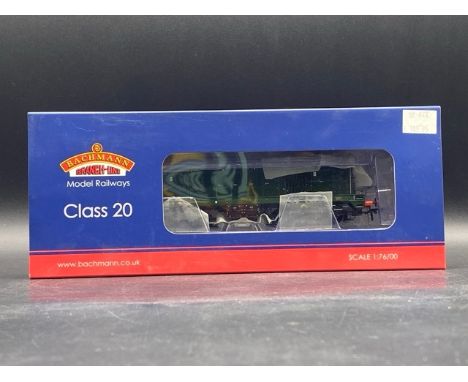 Bachmann Branchline 32-044 Class 20 D8028 in BR Green with Indicator Discs (DCC Fitted) (700g) Boxed and appears to be undist