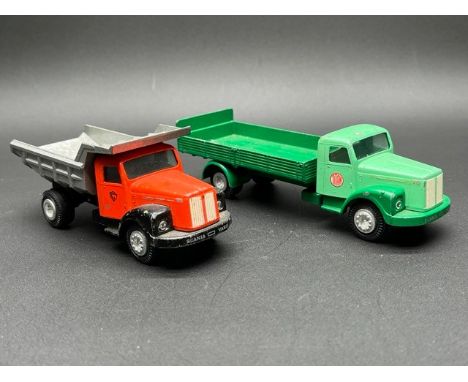 Two Tekno Scania Vabis vintage trucks Made in Denmark(400g)Tekno 446 Scania-Vabis Titan truck, play worn, 2-tone green Tekno 