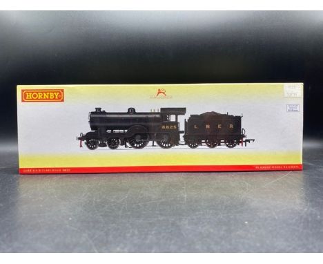 Hornby R3233 Class D16/3 4-4-0 8825 in LNER Black(550g)Boxed and appears to be undisturbed from packaging, so Not TestedAppea