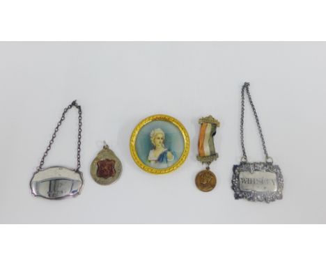 Mixed lot to include a Victorian silver Whiskey decanter label, a blank silver decanter label, silver fob medallion, George V