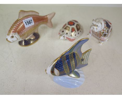 Four Crown Derby paperweights
Condition report: All good, one gold and three light gold stoppers and one gold stopper