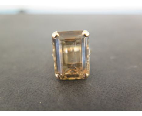 A 9ct gold rectangular smokey quartz single-stone ring - Hallmarked London - Ring size M 1/2 - Weight approx 6.1gms
Condition