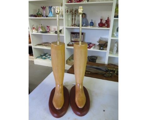 A pair of boot trees converted into lamps - Height 76cm - raised on plinth bases