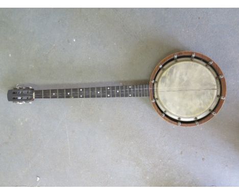 The New Windsor - Ideal model Banjo - circa 1920's mother of pearl inlay to fretboard - Height 93 cm 
Condition report: Missi