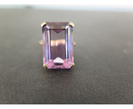 A rectangular amethyst single-stone ring - Stamped 9ct - Ring size K 1/2 - Weight approx 5.6gms
Condition Report: Good - With