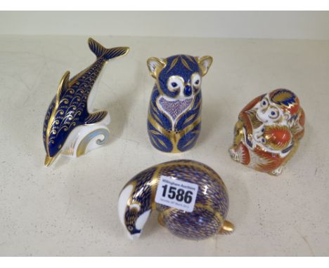 Four Crown Derby paperweights 
Condition report:  All good three light gold and one silver stopper