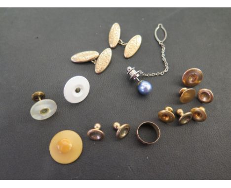 An assortment of gentlemens dress studs - together with a pair of cufflinks and a cultured pearl pin - Weight of 9ct gold ite