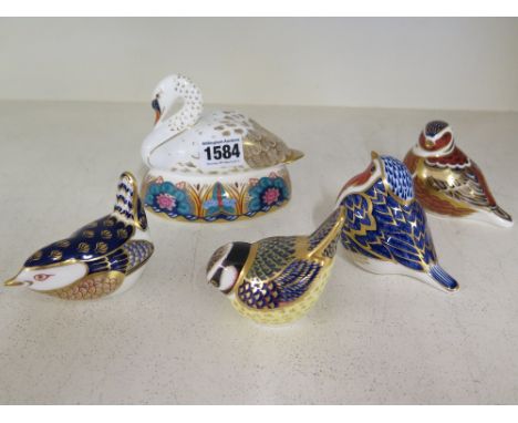 Five Crown Derby bird paperweights 
Condition report: All good, three light gold and two silver stoppers