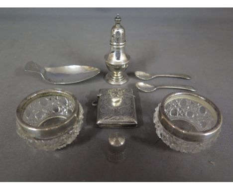 A silver caddy spoon, a Vesta, a pepper, a thimble and a pair of silver rimmed salts with plated spoons - Total weighable sil
