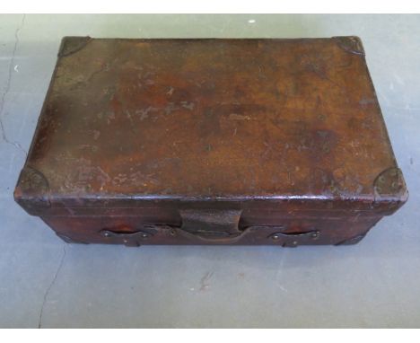 A leather Travelling Trunk - Davis & Co - Width 86 cm 