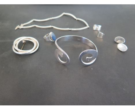 An assortment of jewellery - To include a bangle, two pairs of earrings, a ring, a necklace and a brooch - All with marks ind