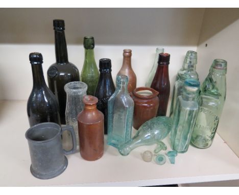 A collection of fifteen assorted vintage bottles, a jug and a tankard