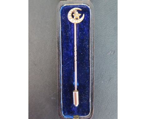 An 18 ct gold diamond and seed pearl tie pin with original box - Pin weight approx. 1.7 grms