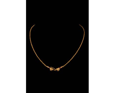 Ca. 3rd - 2nd century BC. A gold jewellery set comprising a necklace with griffin-head terminals and a matched pair of earrin