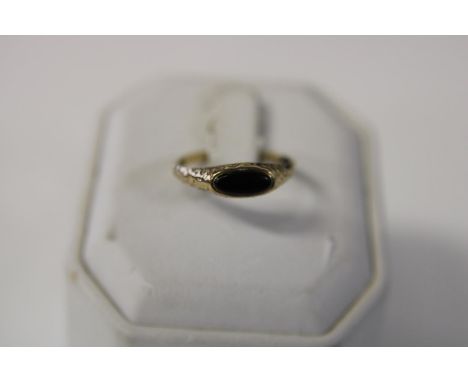 A 9ct gold &amp; black onyx ring size N 