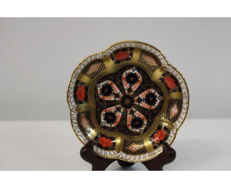 A Royal Crown Derby XLVI 1128 imari pattern trinket dish 11cm in diameter 