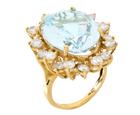 Approx. 13.70 Carat Oval Cut Aquamarine, 2.25 Carat Round Brilliant Cut Diamond and 14 Karat Yellow Gold Ring. Aquamarine mea