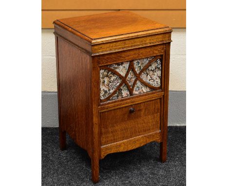 VINTAGE 'HIS MASTERS VOICE' CABINET GRAMOPHONE in oak with fabric speaker cover complete with winder 