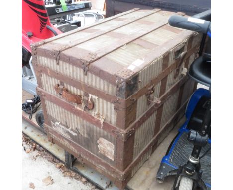 STEAMER TRUNK