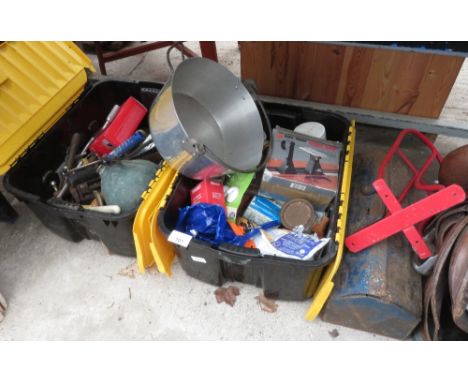 PART SHELF OF GARDEN TOOLS/TOOLBOX WITH SOCKET SET