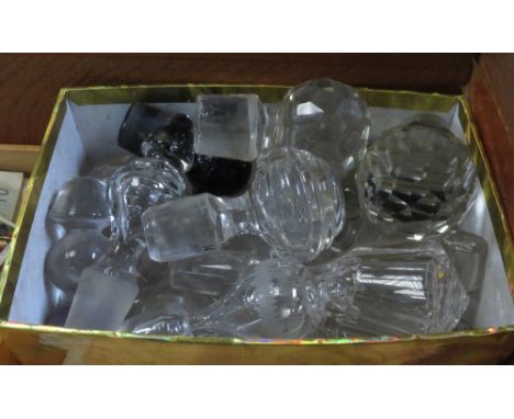 BOX OF OLD DECANTER GLASS STOPPERS