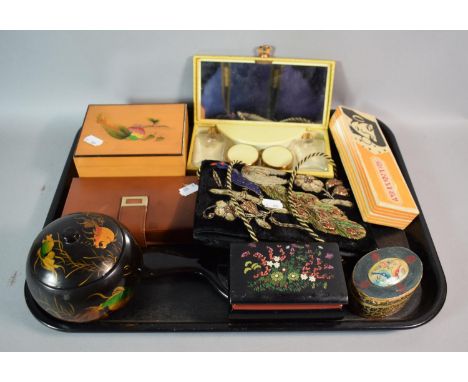 A Tray of Curios to Include Vintage Ladies Makeup Box, Oriental Wooden Box, Lacquer Wood Jewellery Boxes, Embroidered Purse, 