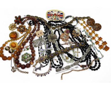 *PLEASE NOTE THE DESCRIPTION OF THIS LOT WAS AMENDED*Vintage costume jewellery to include, glass bead necklaces, a gold plate