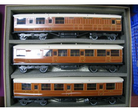 Ace Trains 'O' Gauge Corridor Coach Set LNER C/4, made up of three coaches, boxed, as new.