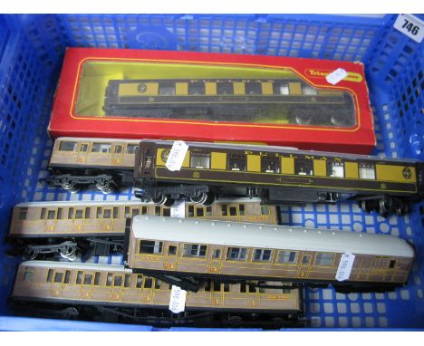 Six Passanger Coaches '00' Guage By Triang And Hornby, four Hornby L.N.E.R teak finish. Two Hornby First Pullmans, ref R.228 