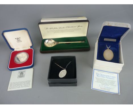 1976 John Pinches Christmas spoon, hallmarked silver in presentation box, Royal Mint 1977 silver proof crown and two silver p