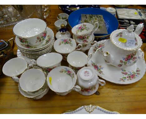 Royal Albert 'Moss Rose' part teaset with teapot